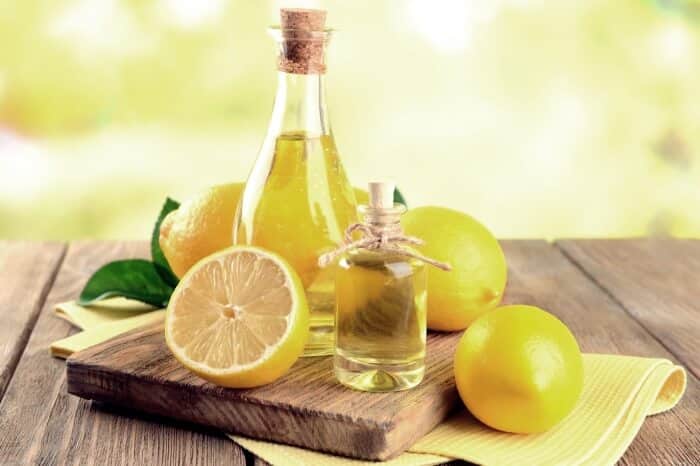 700_3_lemons-next-to-lemon-oil